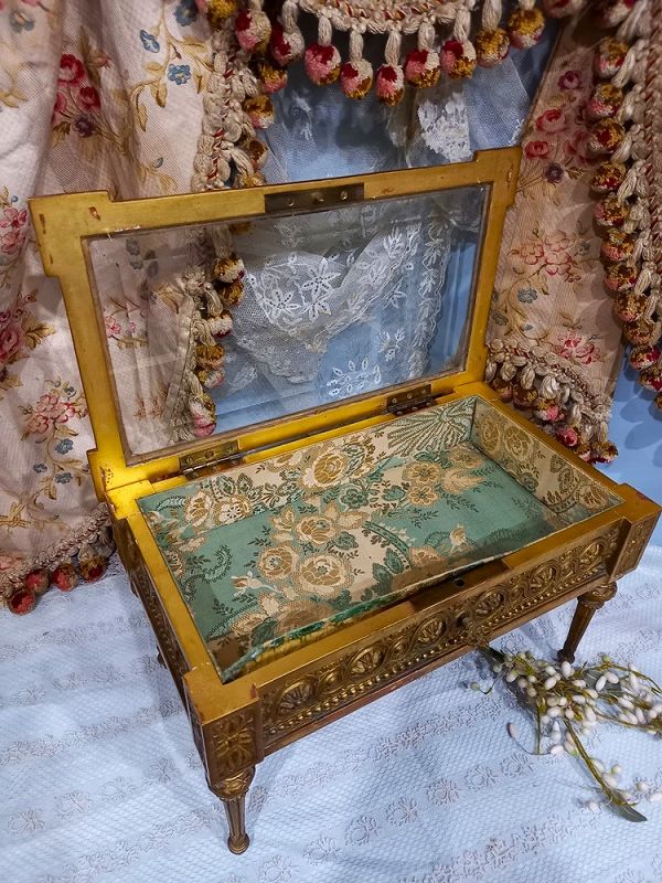 Luxury Gold-Leaf Poupee Table Vitrine in the Louis XVI Manner