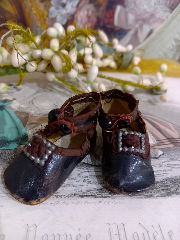 Lovely French Bebe Shoes size 2 / 2 &quot;