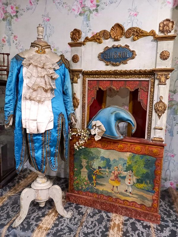 Pretty Doll size French Guignol Puppet Theater all original ....