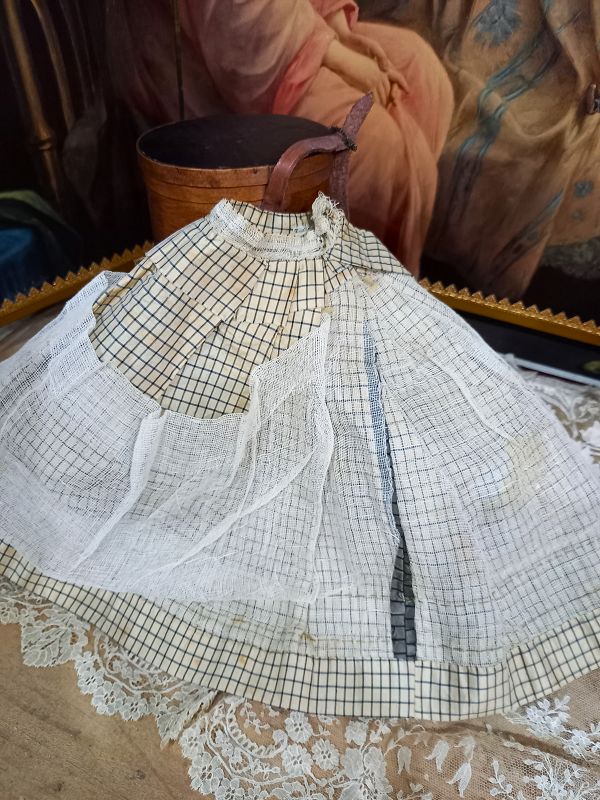 Exquisite antique Enfantine Silk Costume for size 3 Poupee / 1860th.