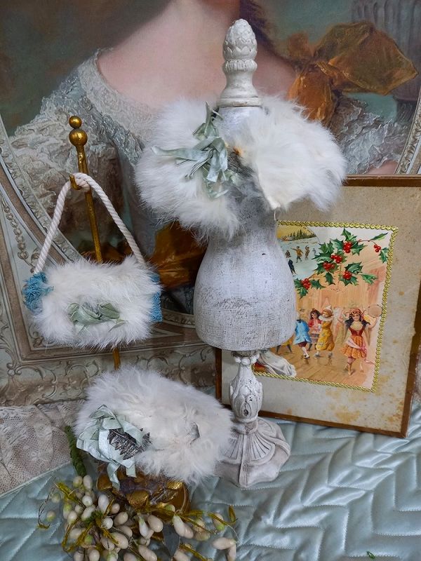 Lovely 19th. century Dolls Fur Winter Set in Presentation