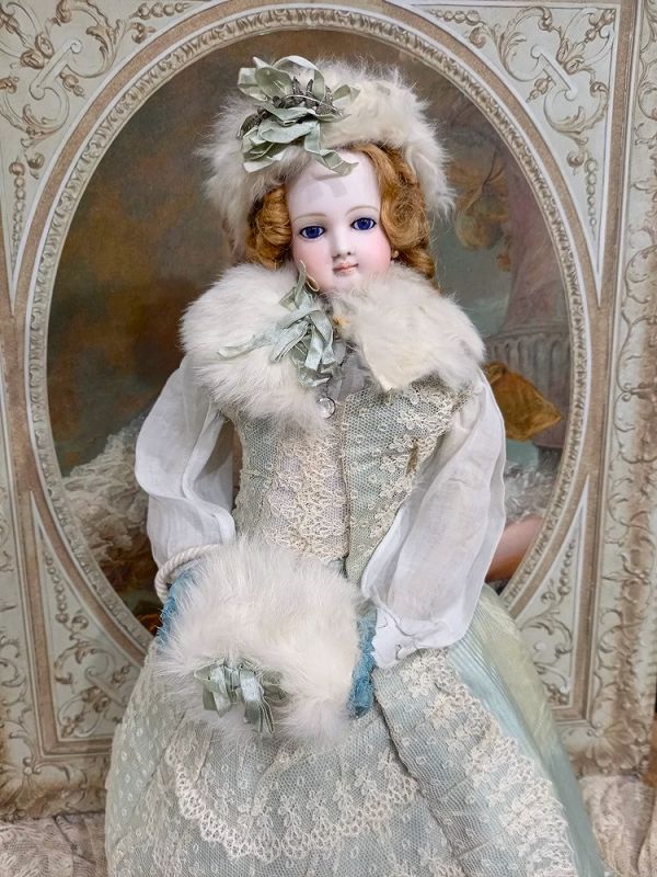 Lovely 19th. century Dolls Fur Winter Set in Presentation