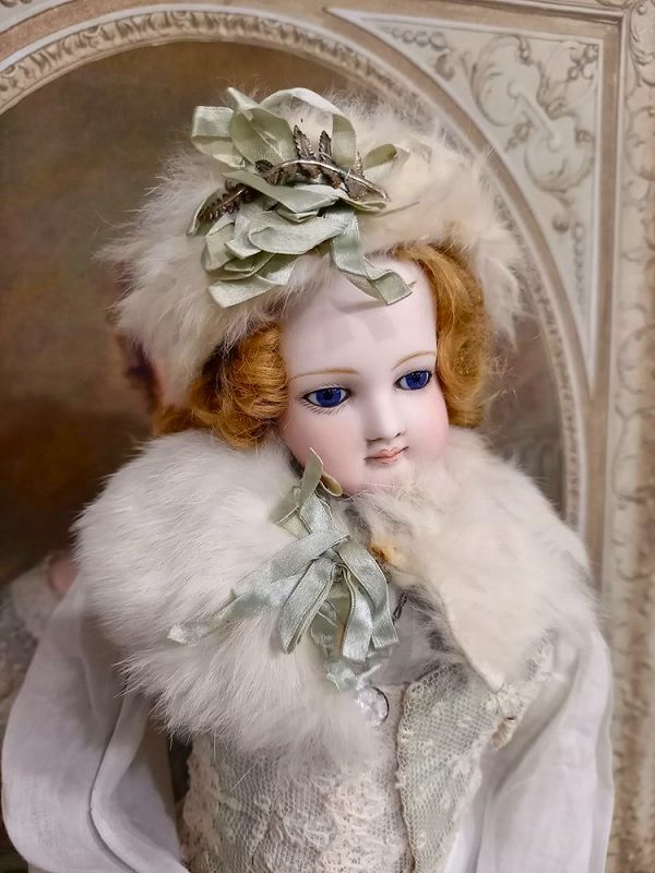 Lovely 19th. century Dolls Fur Winter Set in Presentation