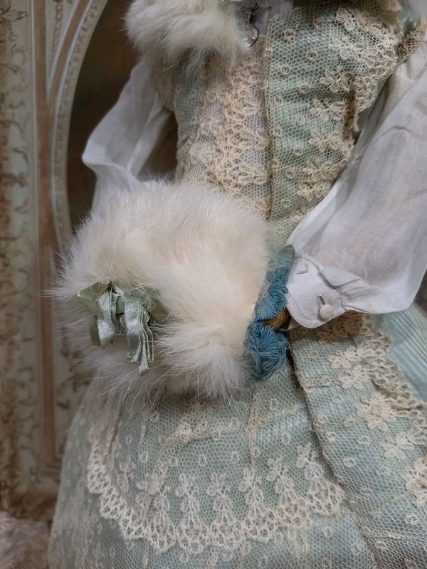 Lovely 19th. century Dolls Fur Winter Set in Presentation