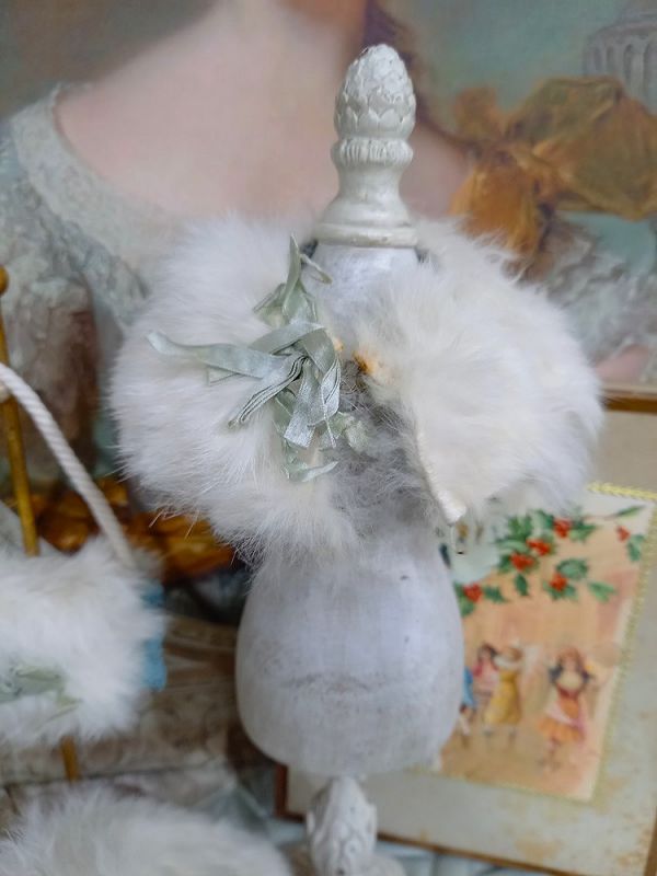 Lovely 19th. century Dolls Fur Winter Set in Presentation