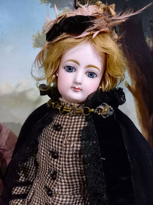 Mademoiselle &quot; FG &quot; with Trunk and her Wardrobe from Paris Doll Shop