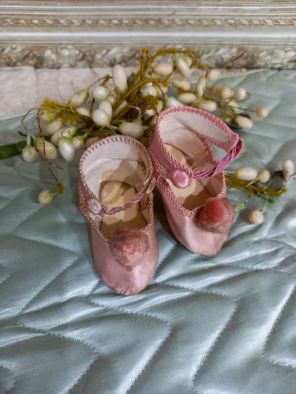 Light Rose French size 6 Bebe Shoes