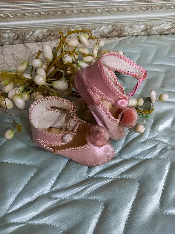 Light Rose French size 6 Bebe Shoes