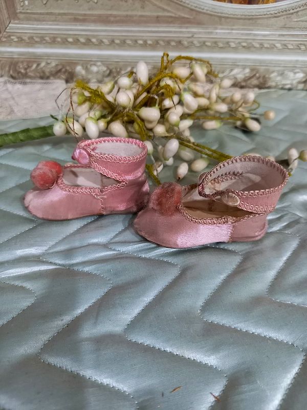 Light Rose French size 6 Bebe Shoes