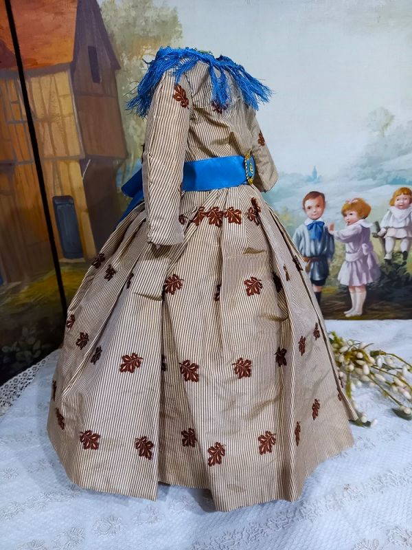 Superb Fashionable Antique Silk Poupee Gown / 1870th.