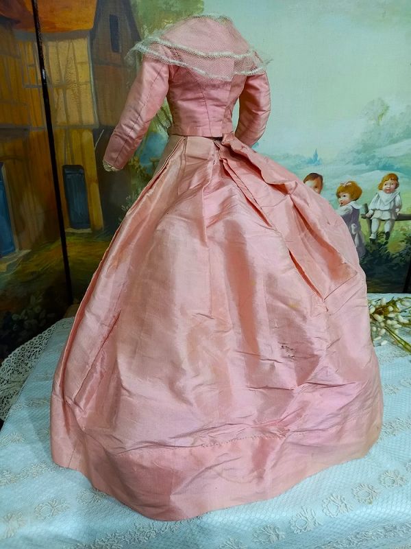 Superb Fashionable Antique Silk Poupee Gown / 1870th.