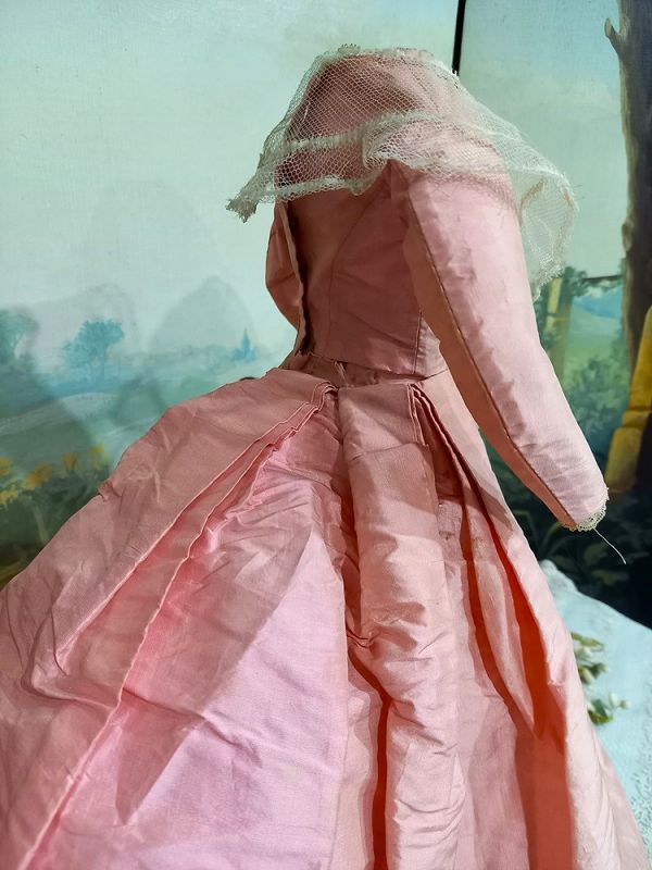 Superb Fashionable Antique Silk Poupee Gown / 1870th.