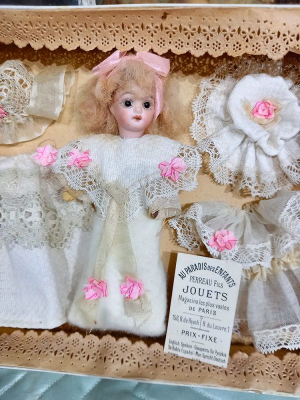 Rare Miniature bisque doll in Presentation &quot; Au Paradis des Enfants &quot;