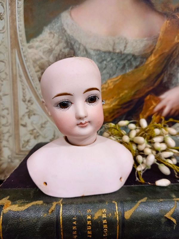 Pressed bisque Poupee Head with Shoulderplate size 3