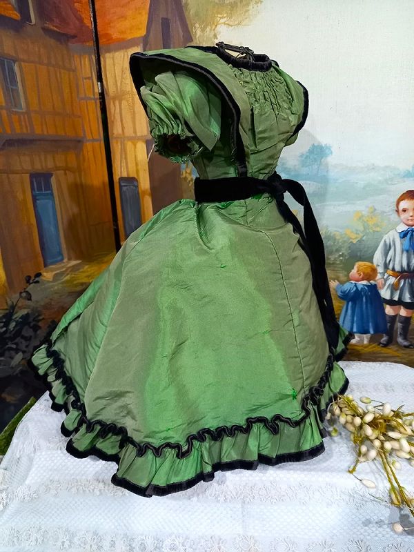 From &quot; Nadaud &quot; Doll Shop superb Green silk Poupee Bustle Gown