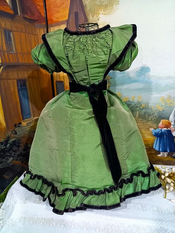 From &quot; Nadaud &quot; Doll Shop superb Green silk Poupee Bustle Gown