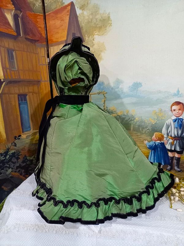 From &quot; Nadaud &quot; Doll Shop superb Green silk Poupee Bustle Gown