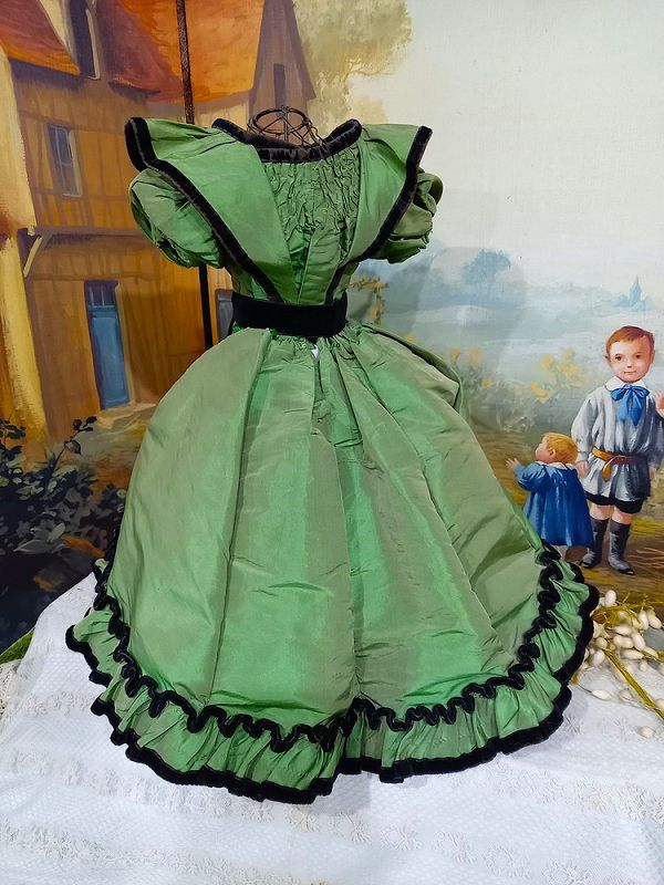 From &quot; Nadaud &quot; Doll Shop superb Green silk Poupee Bustle Gown