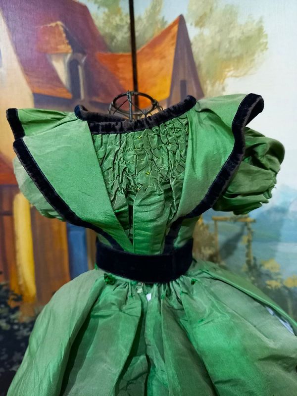 From &quot; Nadaud &quot; Doll Shop superb Green silk Poupee Bustle Gown