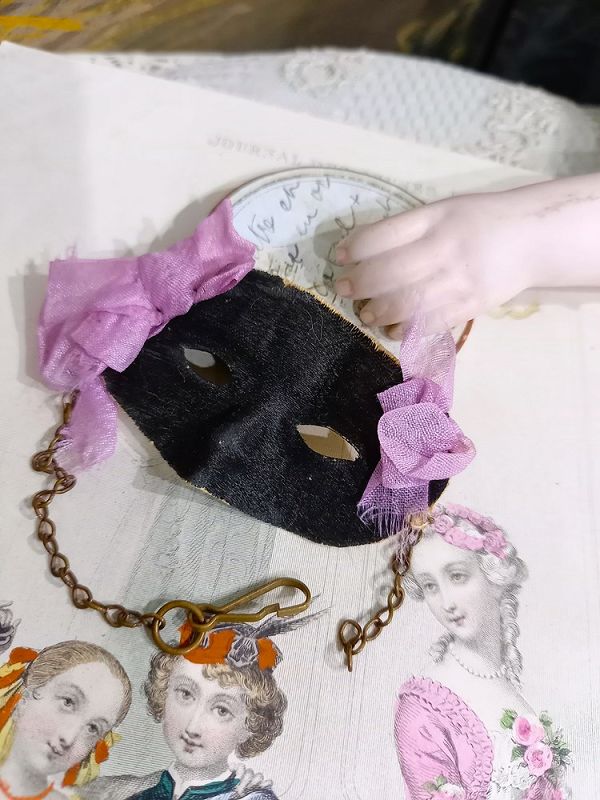Rare Huret era 1860th. Poupee accessorie " Party " Mask