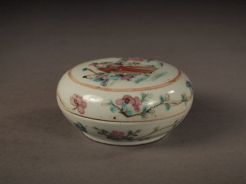 Chinese porcelain seal paste or cosmetics box
