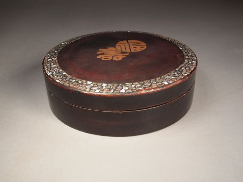 Chinese lacquer box with abalone inlay