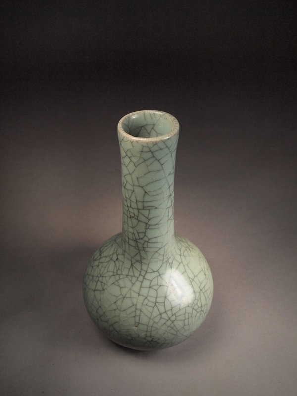 Chinese stoneware guanyao vase