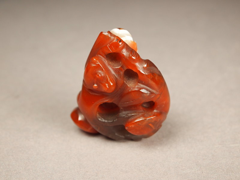 Chinese carved carnelian cameo toggle