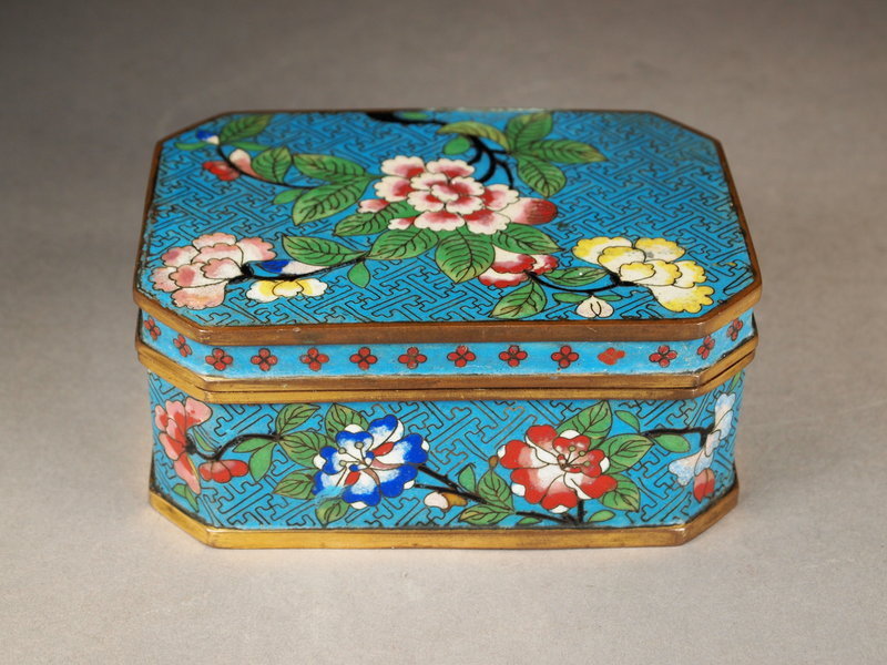 Chinese cloisonne enamel box