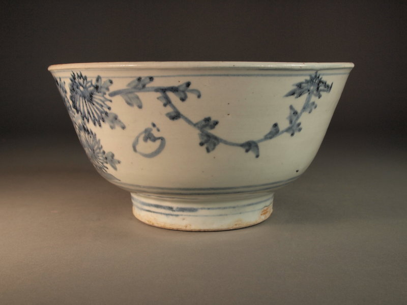 Large Chinese blue / white porcelain bowl