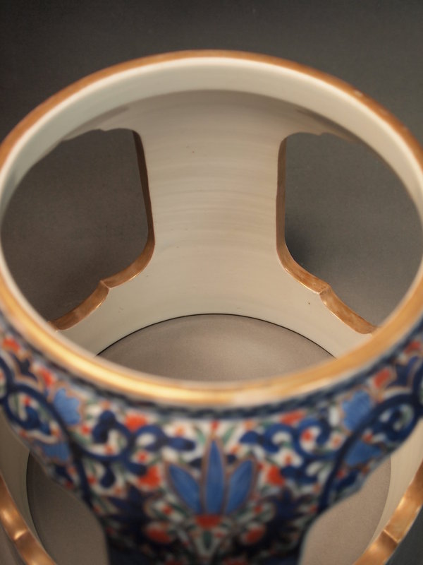 Japanese Imari porcelain stand