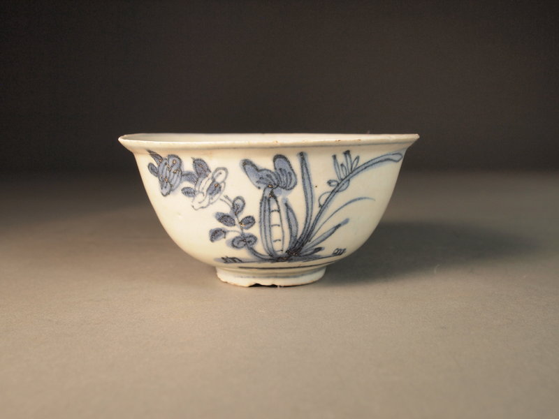 Chinese porcelain blue / white bowl