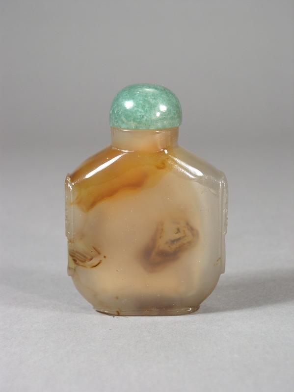 Chinese snuff bottle with stopper