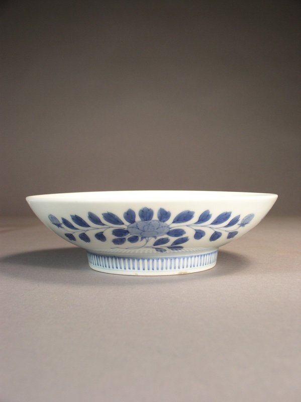 Japanese Nabeshima blue / white porcelain dish