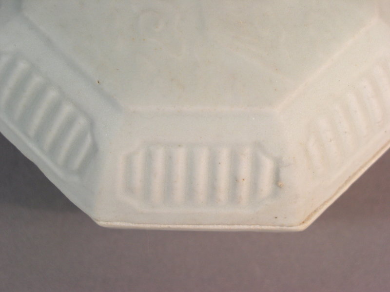 Chinese octagonal porcelain box