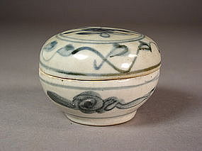 Chinese blue / white porcelain lidded box