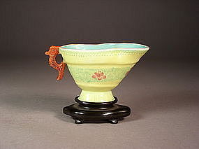 Chinese enameled porcelain pouring vessel