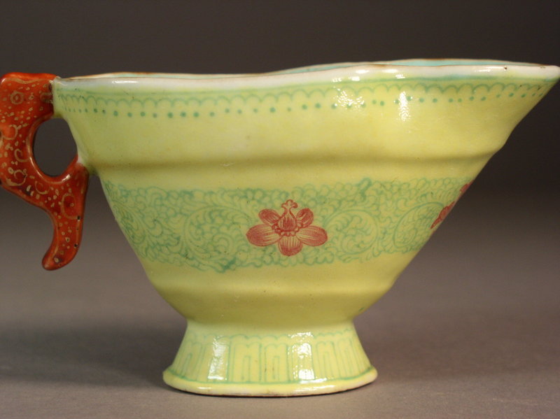 Chinese enameled porcelain pouring vessel