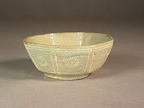 Korean inlaid celadon octagonal stoneware dish