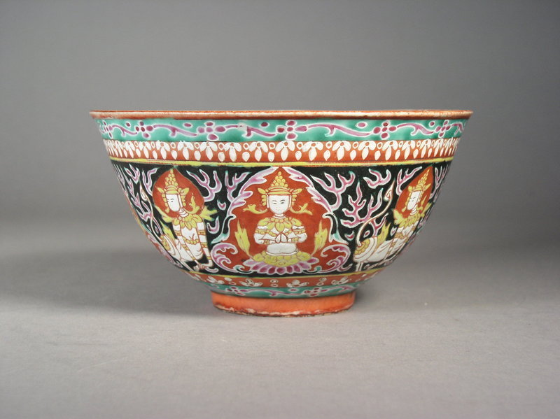 Chinese porcelain Bencharong bowl