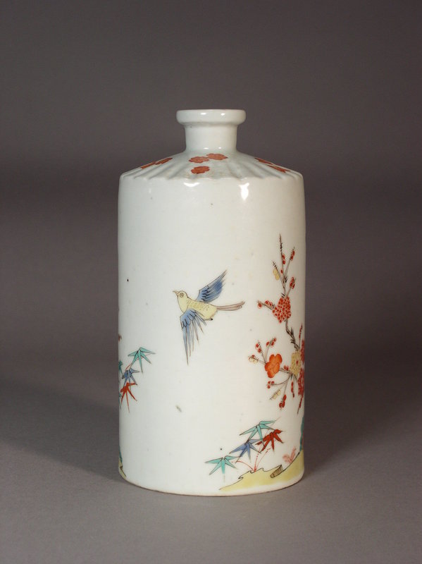 Japanese Kakiemon style porcelain bottle