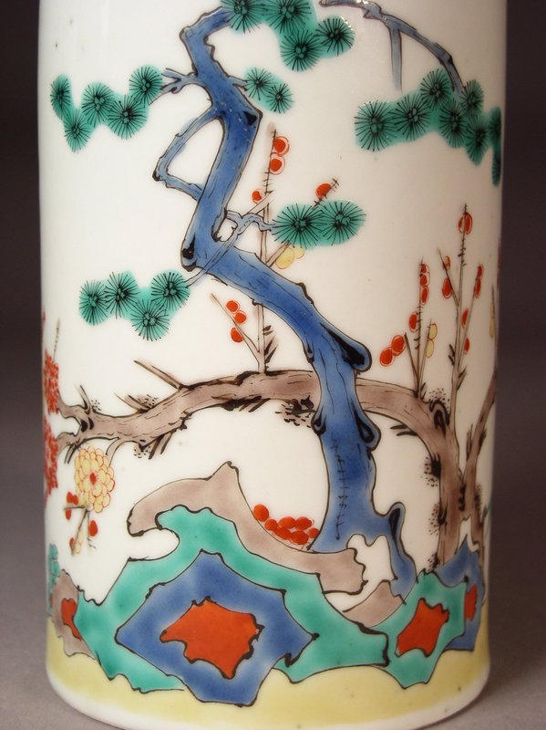 Japanese Kakiemon style porcelain bottle
