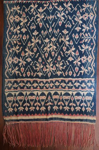 Indonesia | Early 20th C ikat shoulder cloth (<i>lafa</i>)
