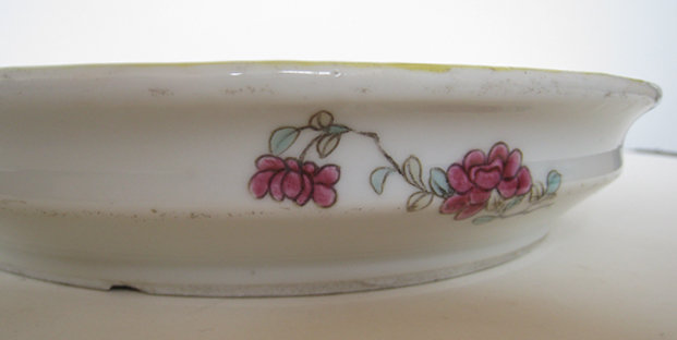 Chinese Porcelain Bowl with Pair of Figures