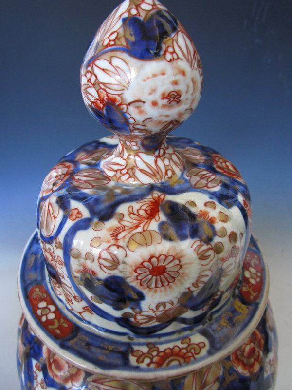 Japanese Meiji Period Imari Lidded Chrysanthemum Vase