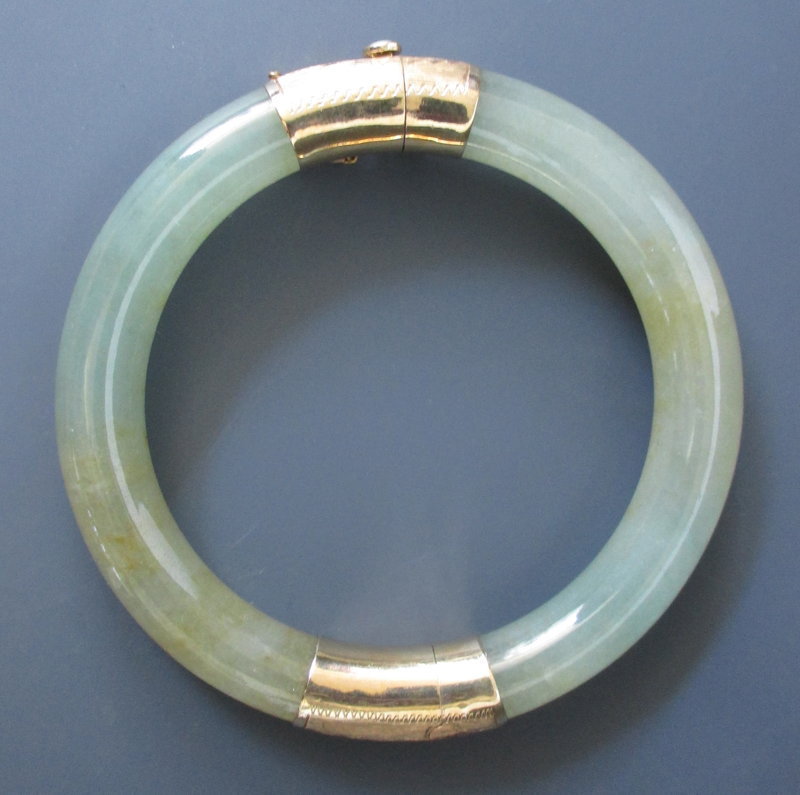 Chinese Jadeite and Gold Bracelet