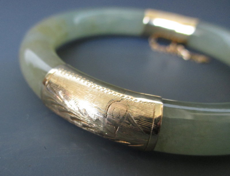 Chinese Jadeite and Gold Bracelet