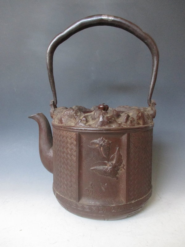 Japanese Iron Teapot (Tetsubin) by Okuni Jurou
