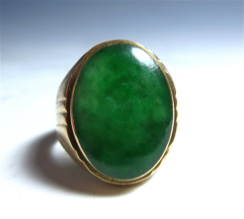 Chinese Green Jadeite 18K Gold Ring