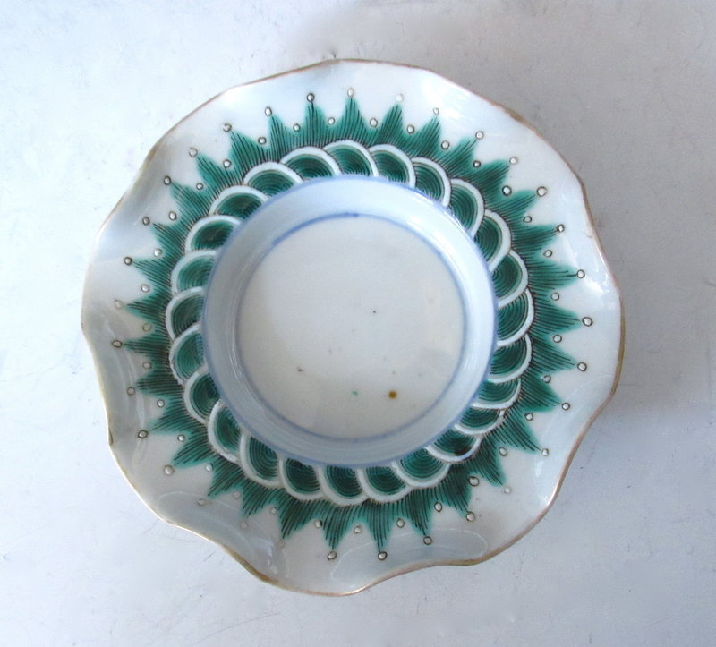 Chinese Porcelain Cup Holder with Wave Edges